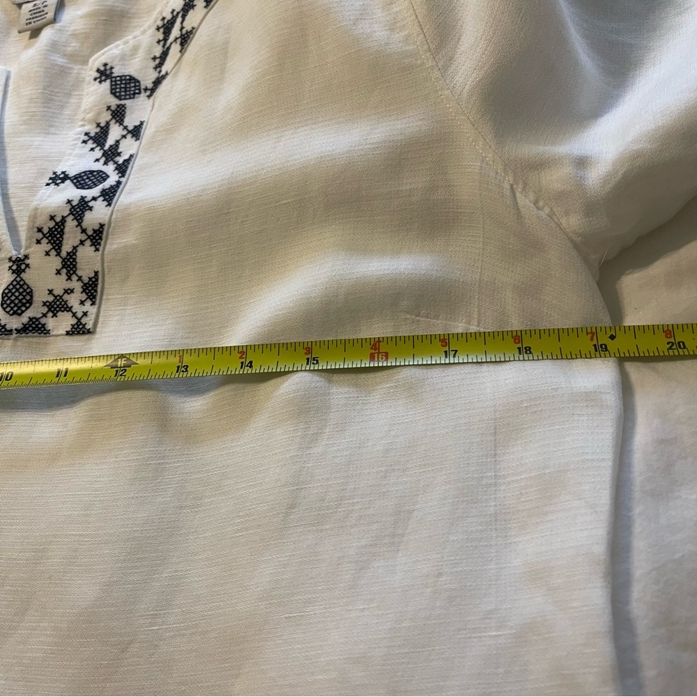 Tommy Bahama linen blend embroidery‎ blouse - Picture 9 of 10